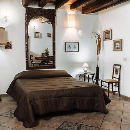 ホテル Filippo'S Holiday House パレルモ エクステリア 写真