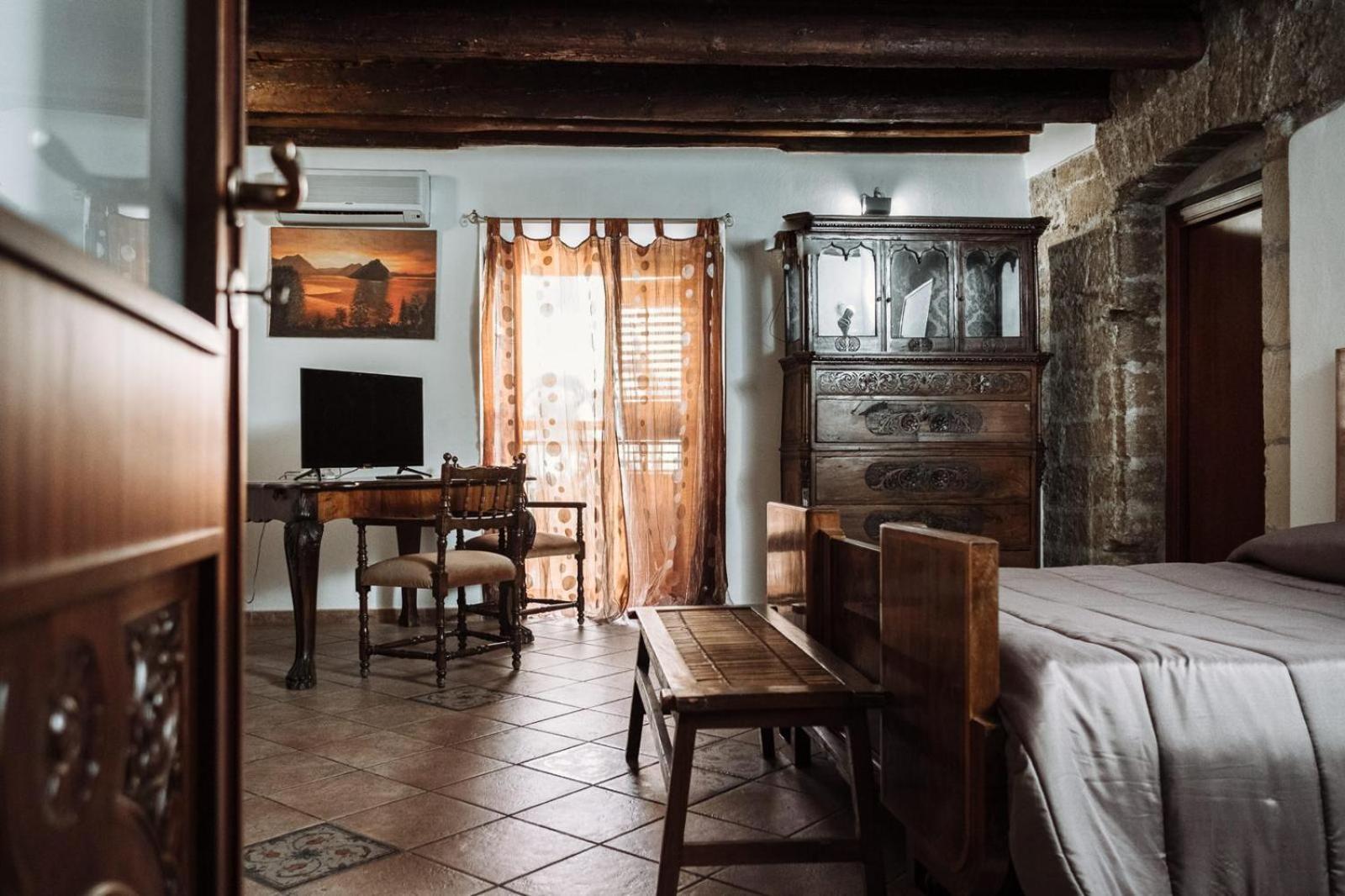 ホテル Filippo'S Holiday House パレルモ エクステリア 写真